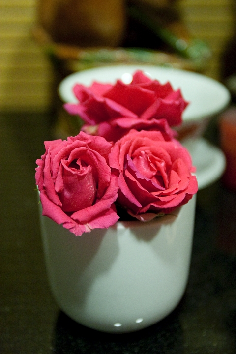FuApt007.jpg - Roses grown by Yee Jeurng