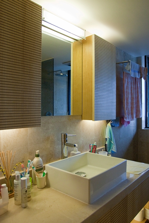 FuApt041.jpg - Bathroom