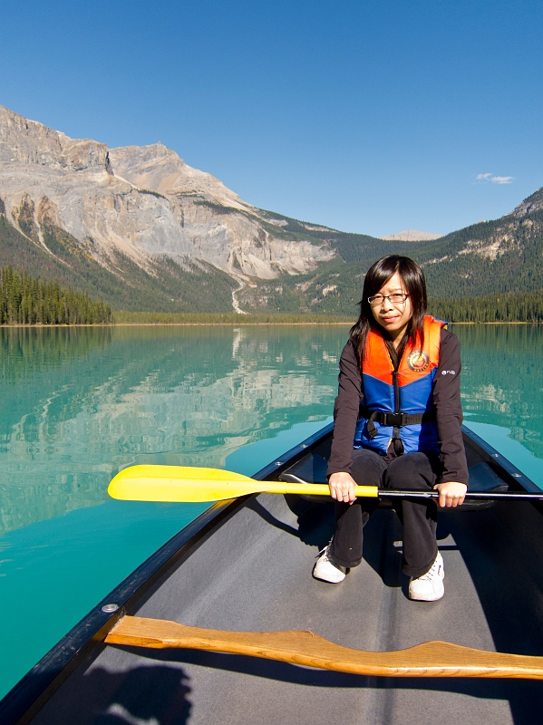 EmeraldLake029.jpg - Canoeing on Emerald Lake