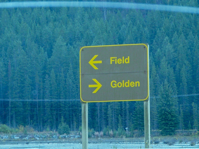 EmeraldLake_ap012.jpg - Off to Wapta Falls