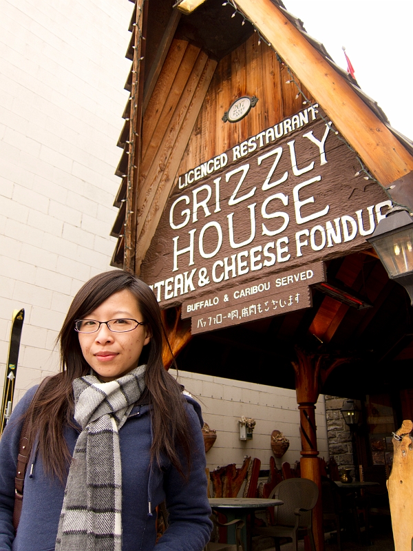 Banff004.jpg - Dinner at the Grizzly House