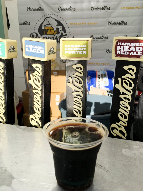 Taste012.jpg - Brewster's Hawaiian Coconut Porter