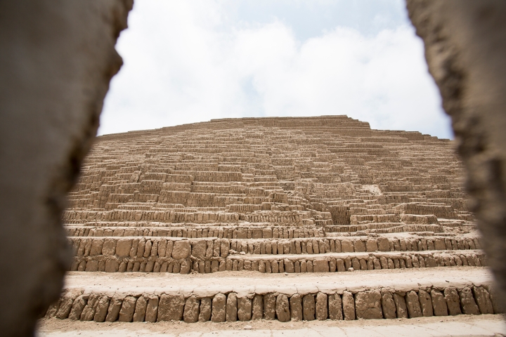 Lima013.jpg - Huaca Pucllana - Clay Pyramid