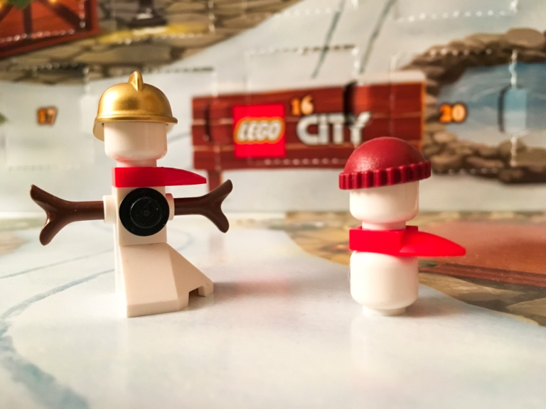 LegoAdvent001.jpg - Day 1 - Snowmen