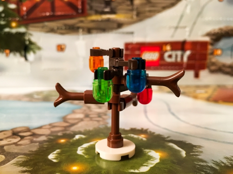 LegoAdvent012.jpg - Day 11 - Tree and Lights