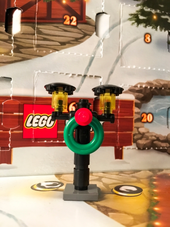 LegoAdvent013.jpg - Day 12 - Streetlight