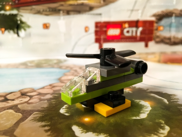 LegoAdvent015.jpg - Day 14 - Remote Control Helicopter