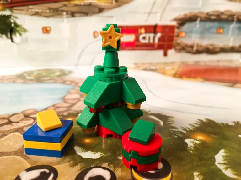 LegoAdvent024.jpg - Day 21 - Christmas Tree