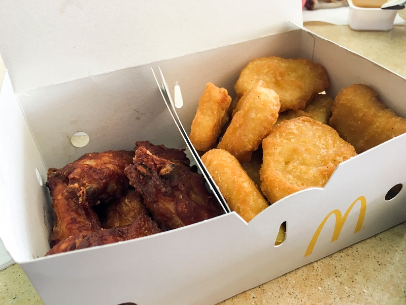 AMStoYYC002.jpg - Frankfurt McDonald's Wings