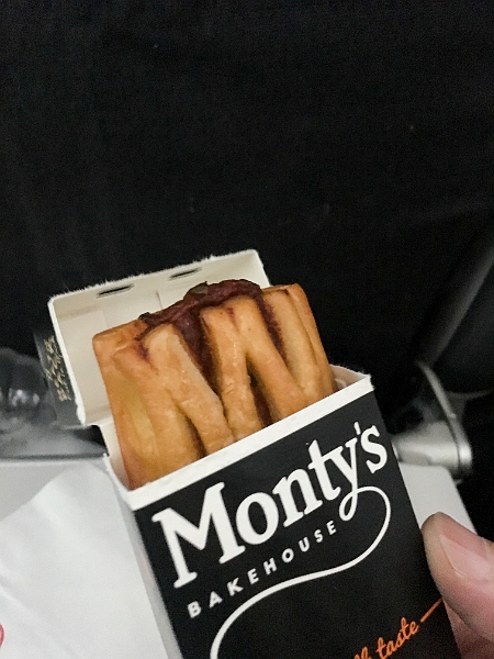 AMStoYYC005.jpg - Flight from FRA to YYC - In-Flight Snack #2